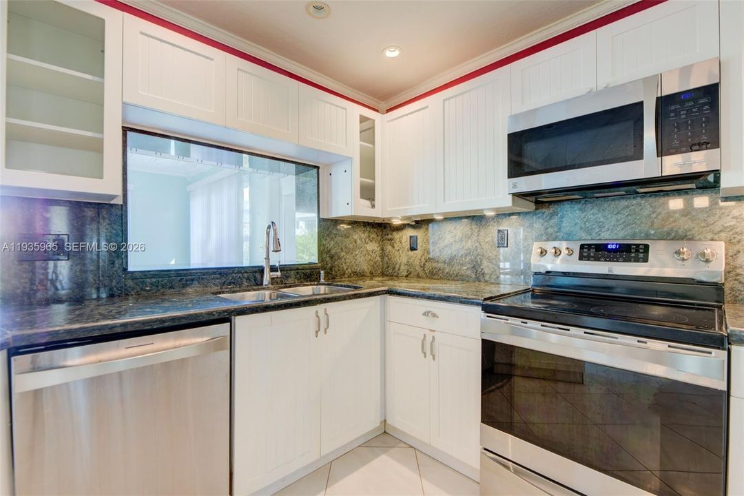 На продажу: $995,000 (3 спален, 2 ванн, 1561 Квадратных фут)