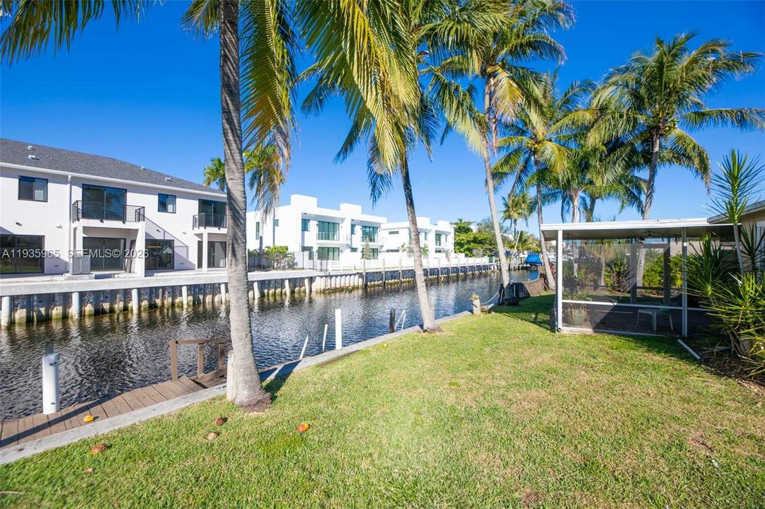 На продажу: $995,000 (3 спален, 2 ванн, 1561 Квадратных фут)