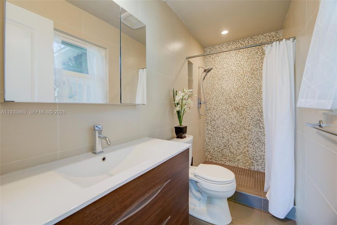 На продажу: $995,000 (3 спален, 2 ванн, 1561 Квадратных фут)