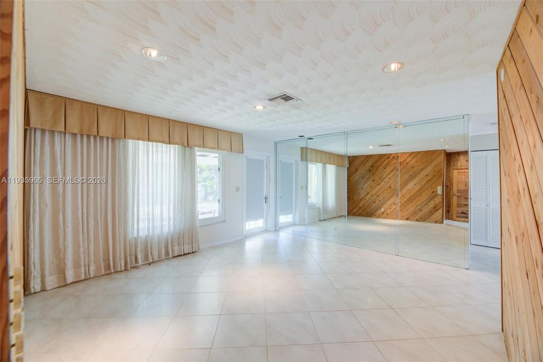 На продажу: $995,000 (3 спален, 2 ванн, 1561 Квадратных фут)