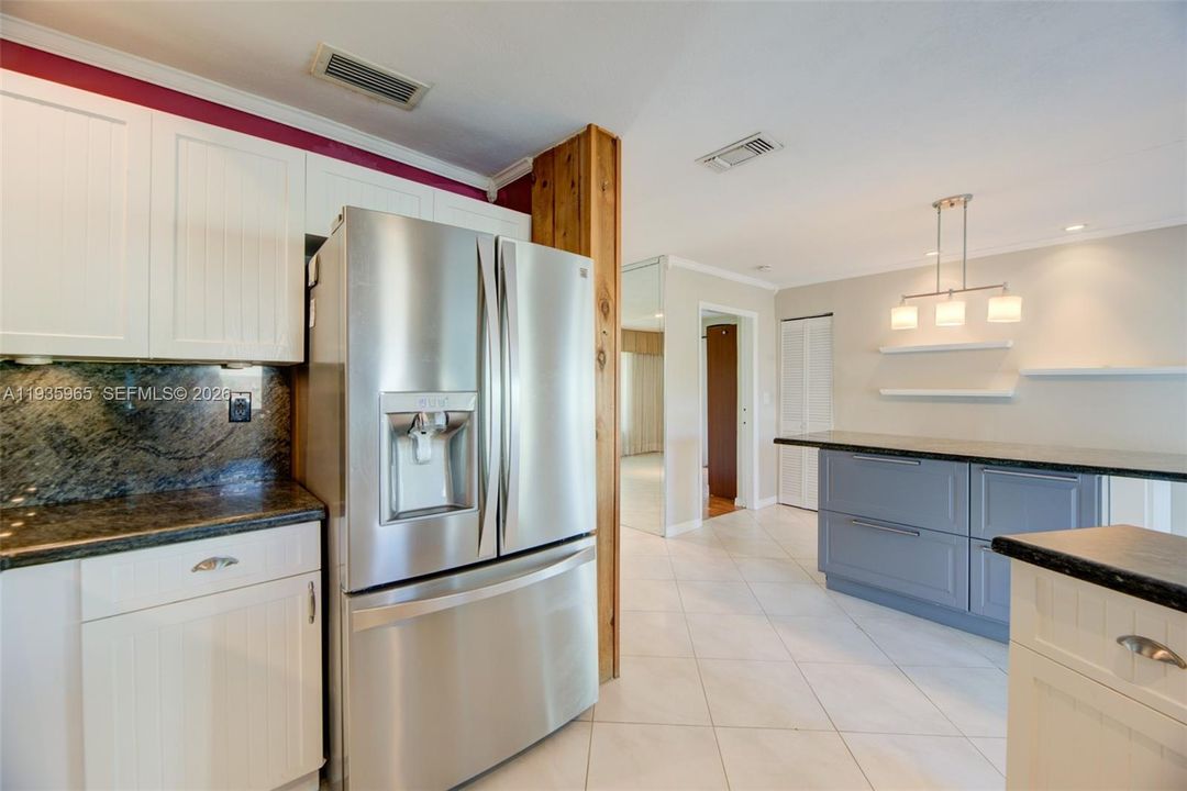 На продажу: $995,000 (3 спален, 2 ванн, 1561 Квадратных фут)