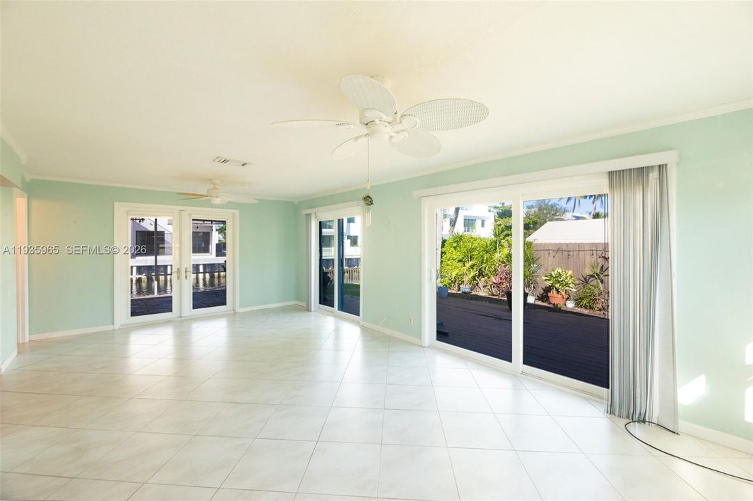 На продажу: $995,000 (3 спален, 2 ванн, 1561 Квадратных фут)