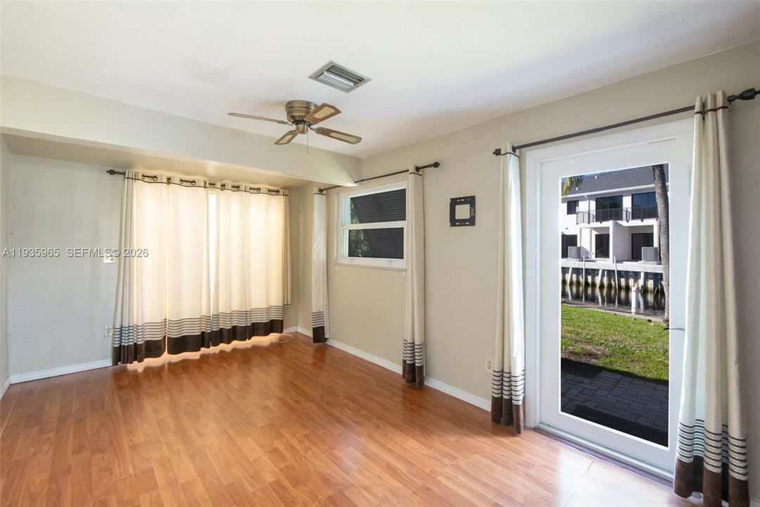 На продажу: $995,000 (3 спален, 2 ванн, 1561 Квадратных фут)