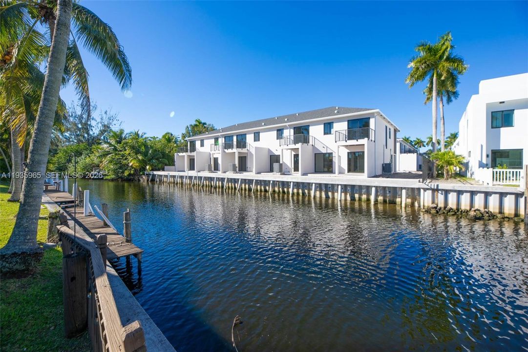 На продажу: $995,000 (3 спален, 2 ванн, 1561 Квадратных фут)