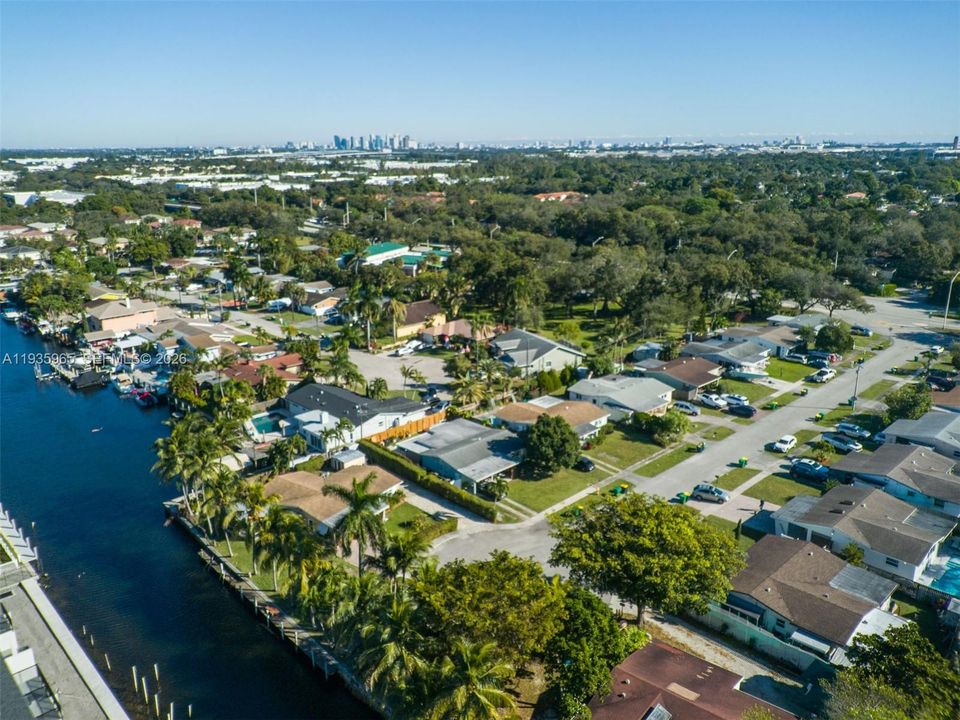 На продажу: $995,000 (3 спален, 2 ванн, 1561 Квадратных фут)