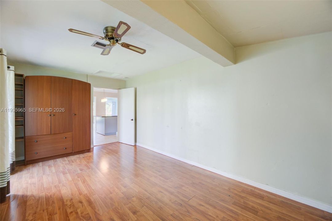 На продажу: $995,000 (3 спален, 2 ванн, 1561 Квадратных фут)