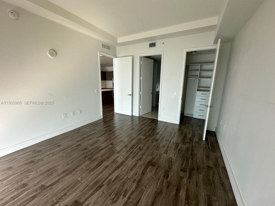 For Rent: $2,675 (1 beds, 1 baths, 714 Square Feet)