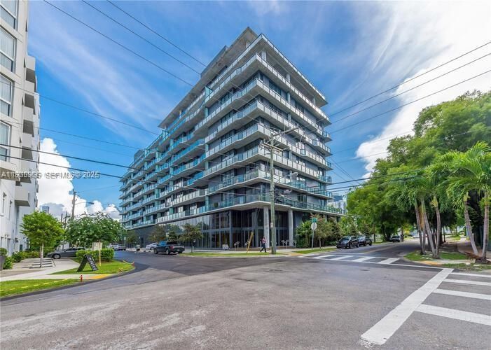 For Rent: $2,675 (1 beds, 1 baths, 714 Square Feet)