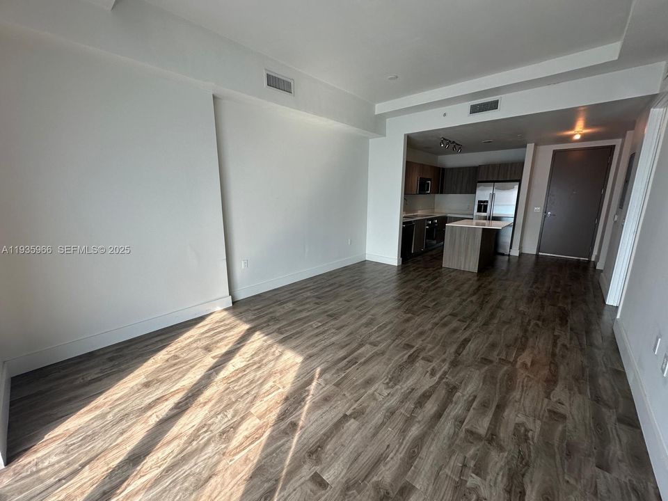 For Rent: $2,675 (1 beds, 1 baths, 714 Square Feet)