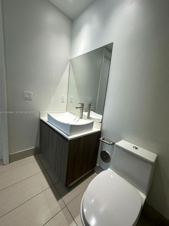 For Rent: $2,675 (1 beds, 1 baths, 714 Square Feet)