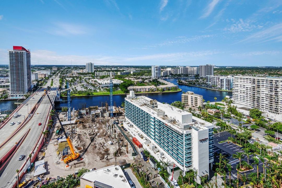 待售: $588,000 (1 贝兹, 1 浴室, 869 平方英尺)