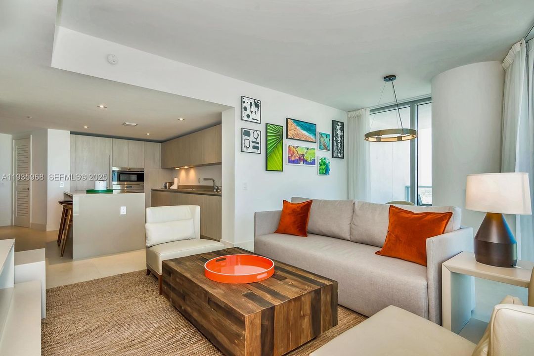 待售: $588,000 (1 贝兹, 1 浴室, 869 平方英尺)