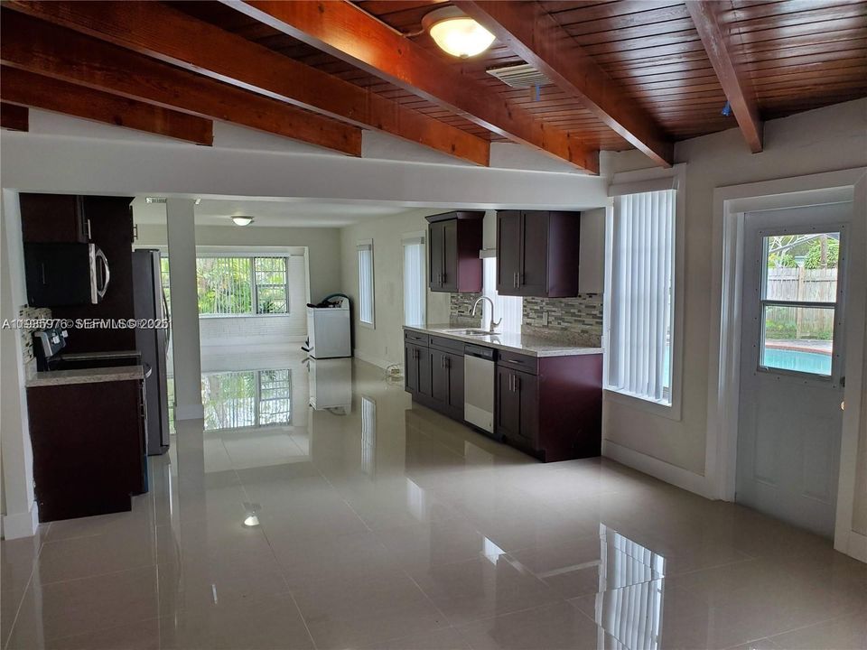 В аренду: $3,450 (3 спален, 2 ванн, 4288 Квадратных фут)