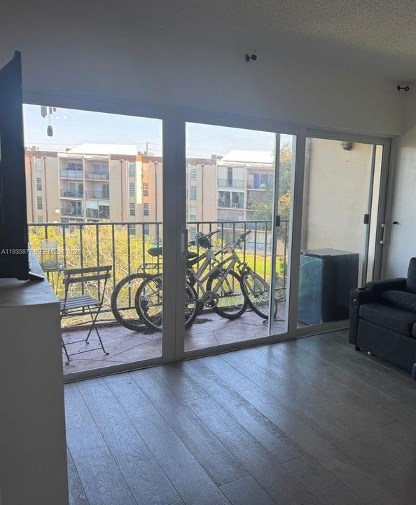 For Rent: $2,700 (2 beds, 2 baths, 1110 Square Feet)