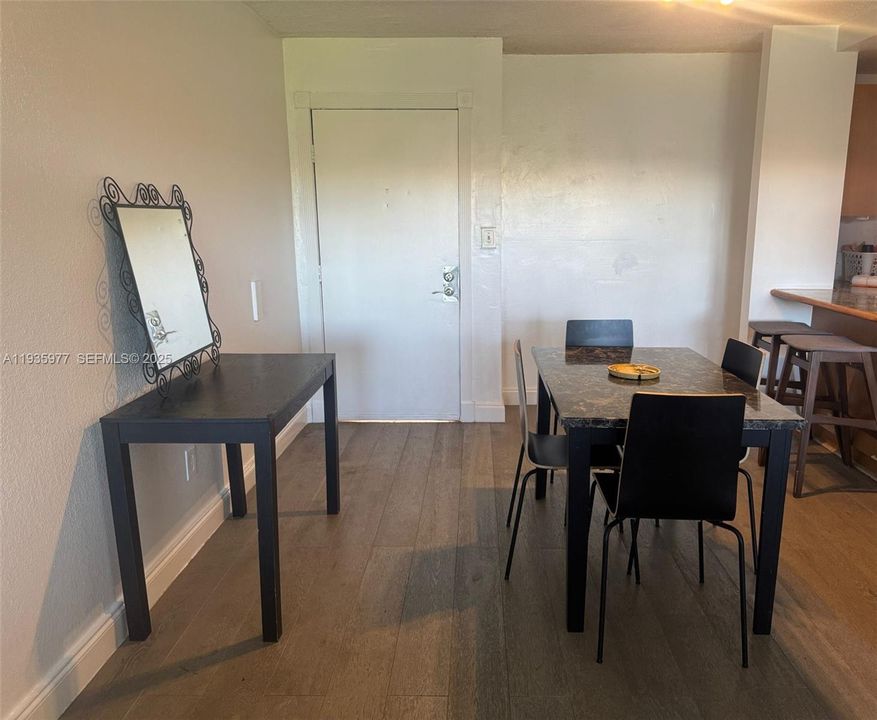 For Rent: $2,700 (2 beds, 2 baths, 1110 Square Feet)