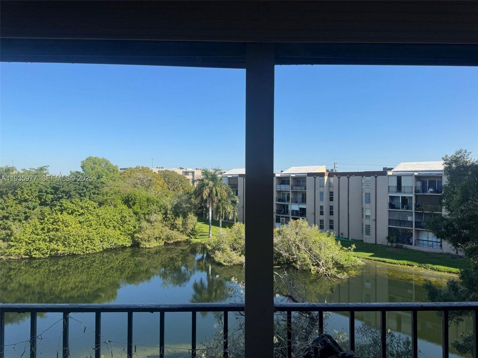 For Rent: $2,700 (2 beds, 2 baths, 1110 Square Feet)