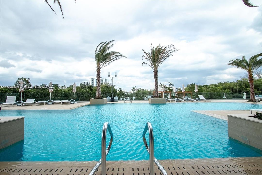 For Sale: $629,500 (2 beds, 2 baths, 1119 Square Feet)