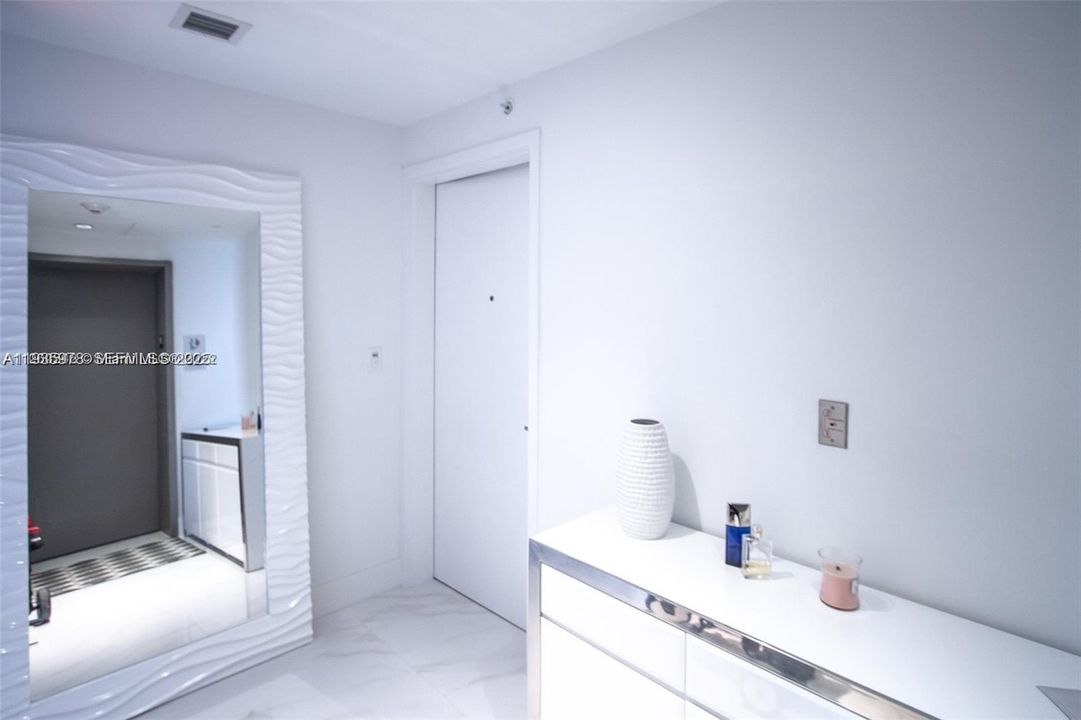 For Sale: $629,500 (2 beds, 2 baths, 1119 Square Feet)