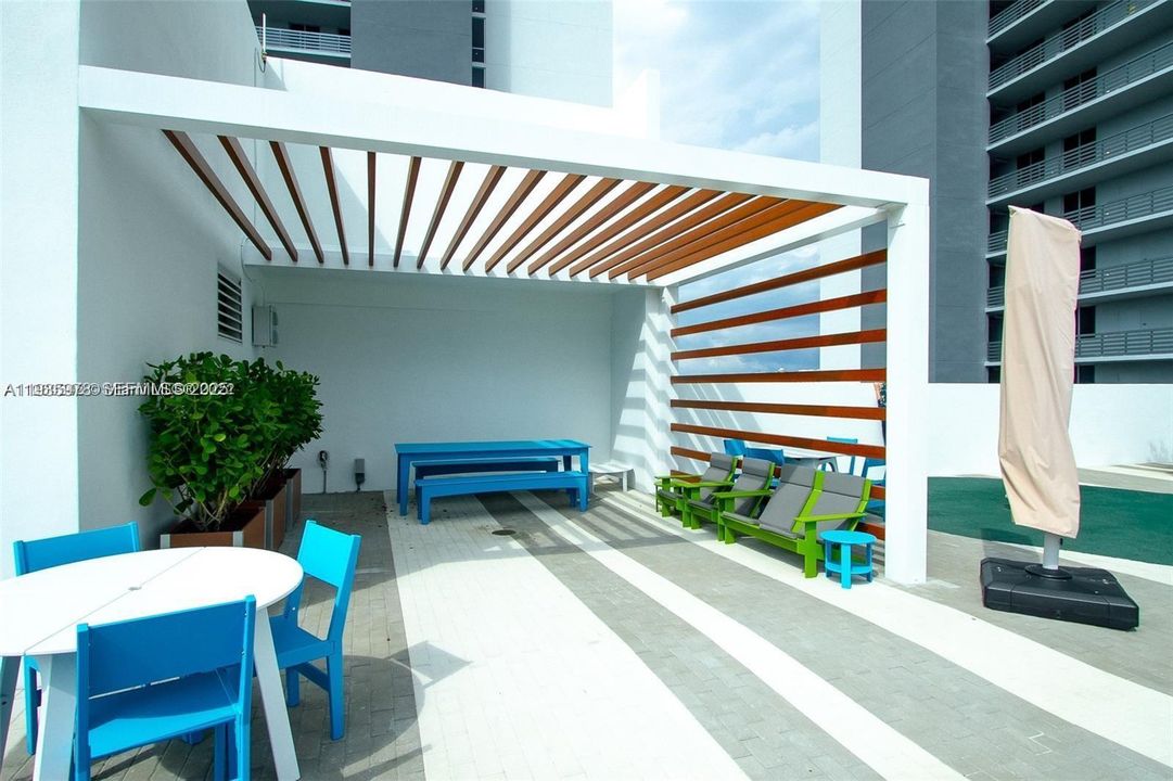 For Sale: $629,500 (2 beds, 2 baths, 1119 Square Feet)