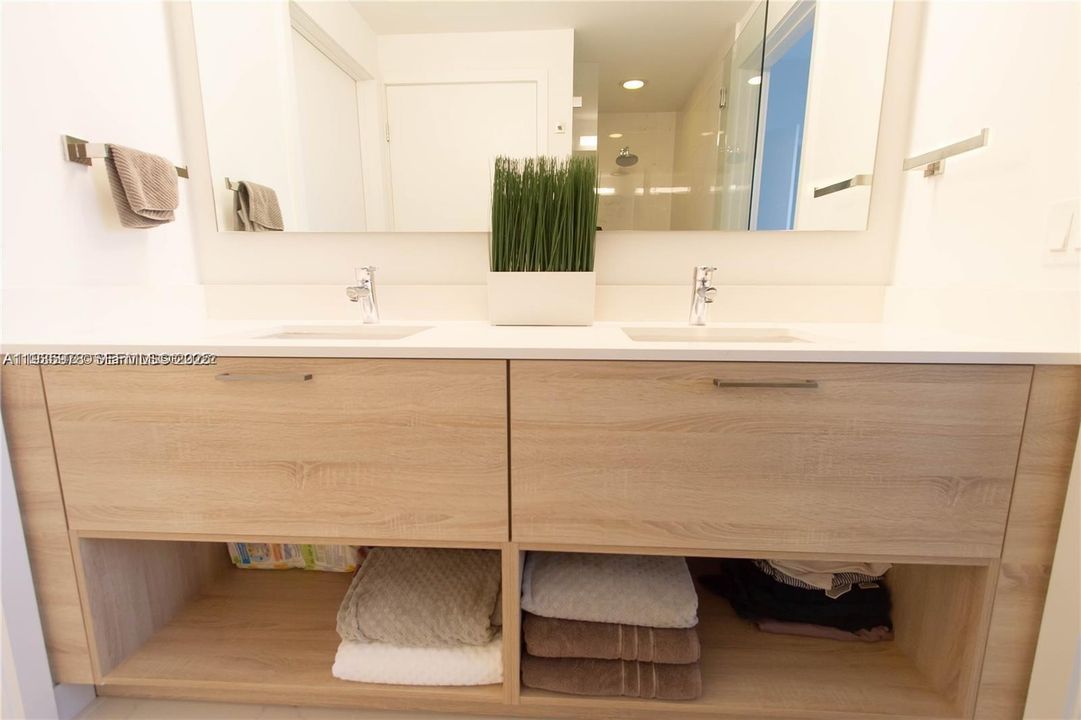 For Sale: $629,500 (2 beds, 2 baths, 1119 Square Feet)