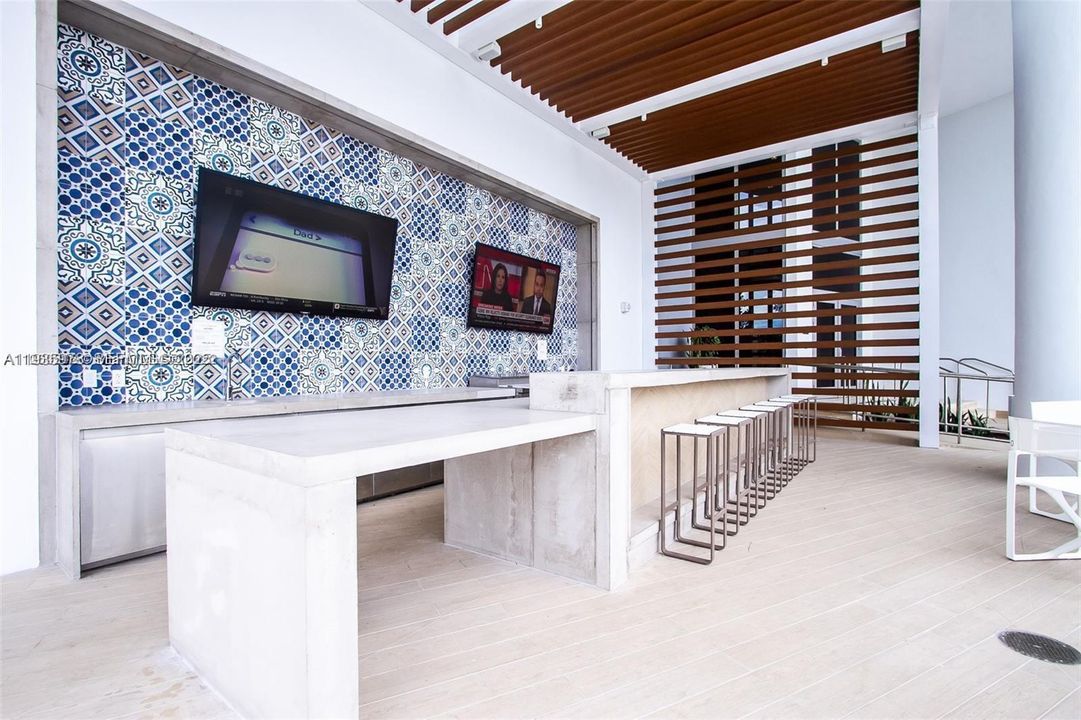 For Sale: $629,500 (2 beds, 2 baths, 1119 Square Feet)