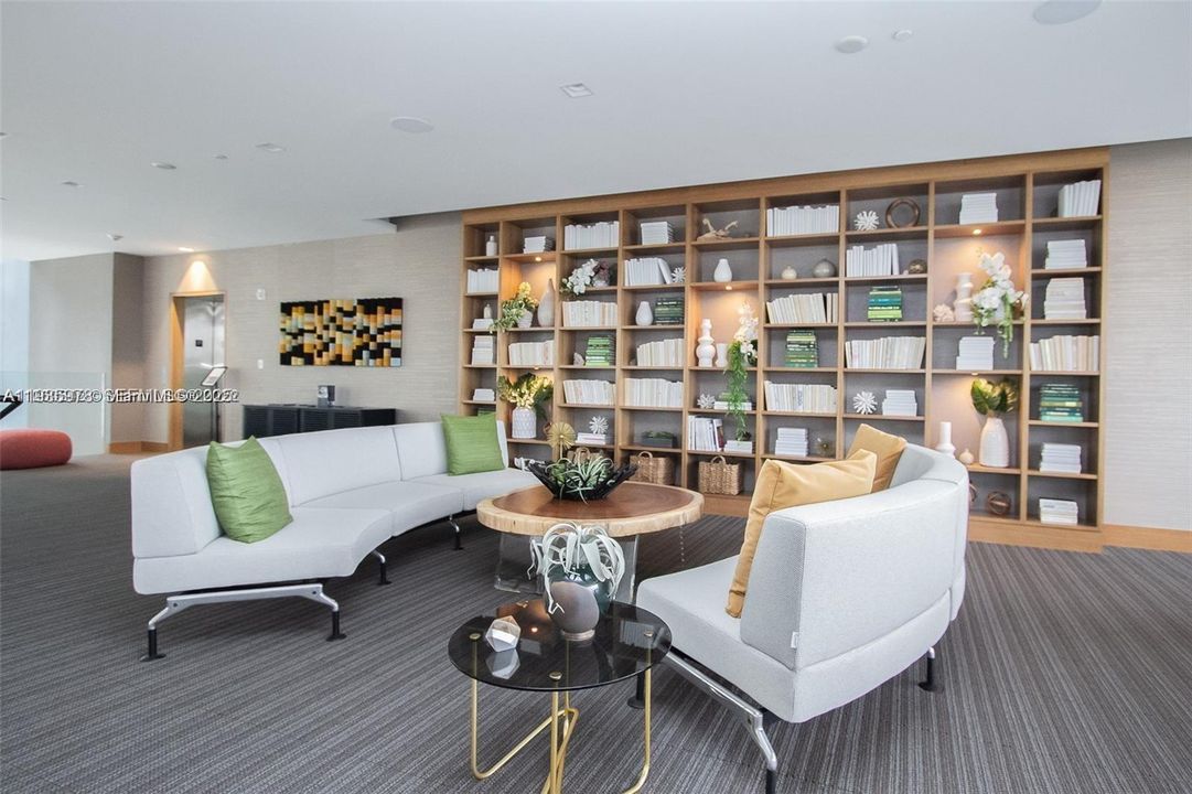 For Sale: $629,500 (2 beds, 2 baths, 1119 Square Feet)