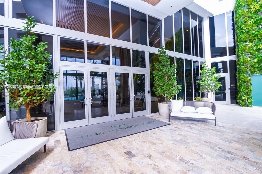 For Sale: $629,500 (2 beds, 2 baths, 1119 Square Feet)