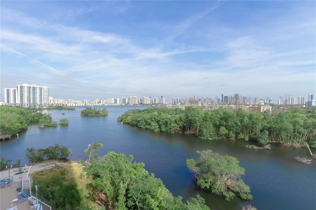 For Sale: $629,500 (2 beds, 2 baths, 1119 Square Feet)