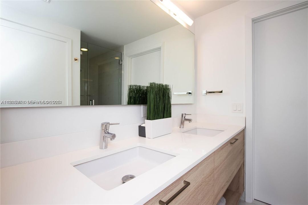 For Sale: $629,500 (2 beds, 2 baths, 1119 Square Feet)