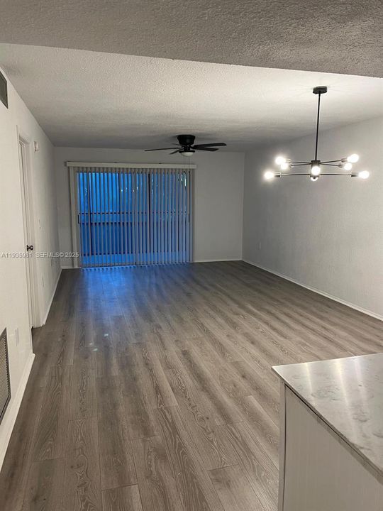 En Venta: $225,000 (2 camas, 2 baños, 1092 Pies cuadrados)