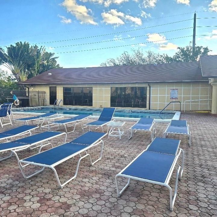 出租: $2,800 (2 贝兹, 2 浴室, 1190 平方英尺)