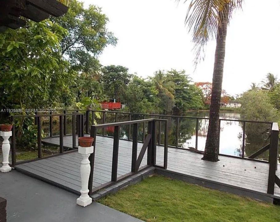 合同活跃: $668,000 (5 贝兹, 5 浴室, 2314 平方英尺)