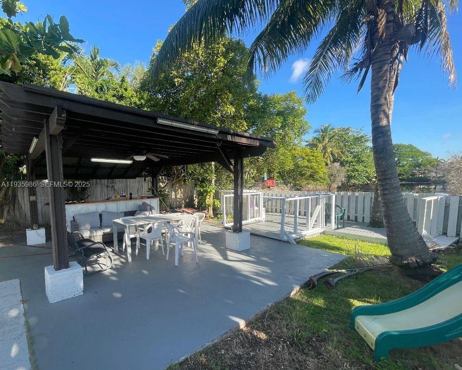 合同活跃: $668,000 (5 贝兹, 5 浴室, 2314 平方英尺)