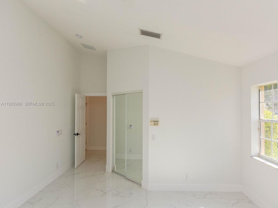 出租: $5,500 (4 贝兹, 2 浴室, 2322 平方英尺)