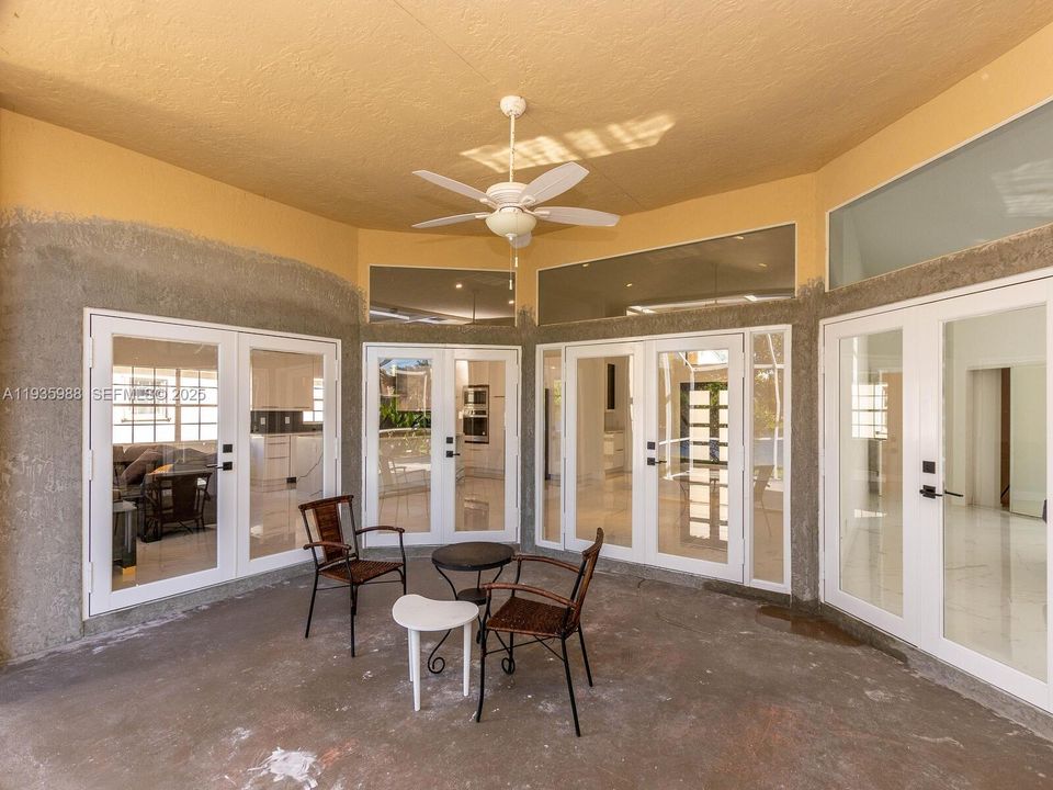 出租: $5,500 (4 贝兹, 2 浴室, 2322 平方英尺)