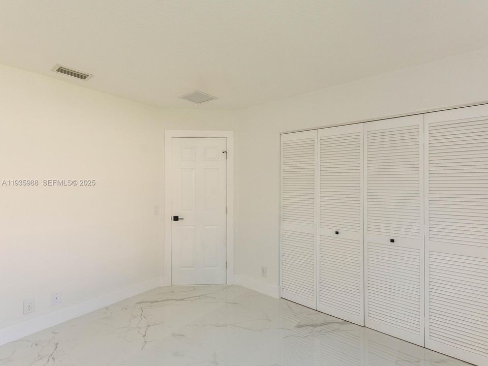 出租: $5,500 (4 贝兹, 2 浴室, 2322 平方英尺)