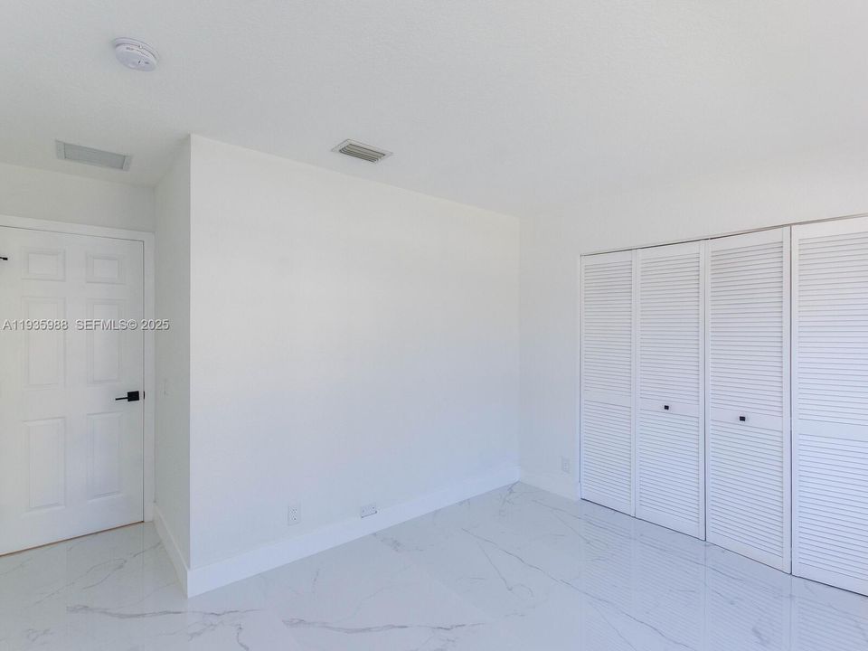 出租: $5,500 (4 贝兹, 2 浴室, 2322 平方英尺)