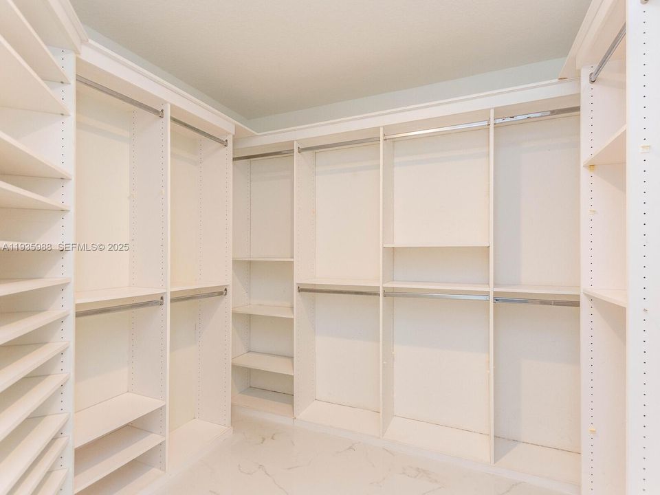 出租: $5,500 (4 贝兹, 2 浴室, 2322 平方英尺)