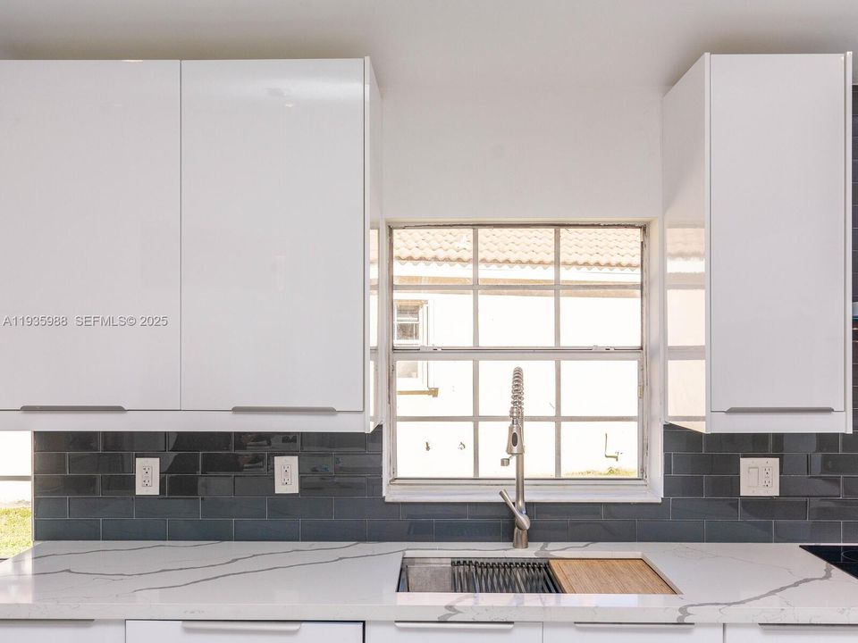 出租: $5,500 (4 贝兹, 2 浴室, 2322 平方英尺)