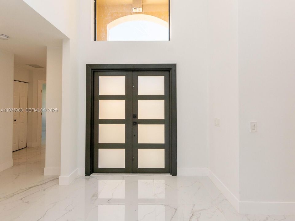 出租: $5,500 (4 贝兹, 2 浴室, 2322 平方英尺)