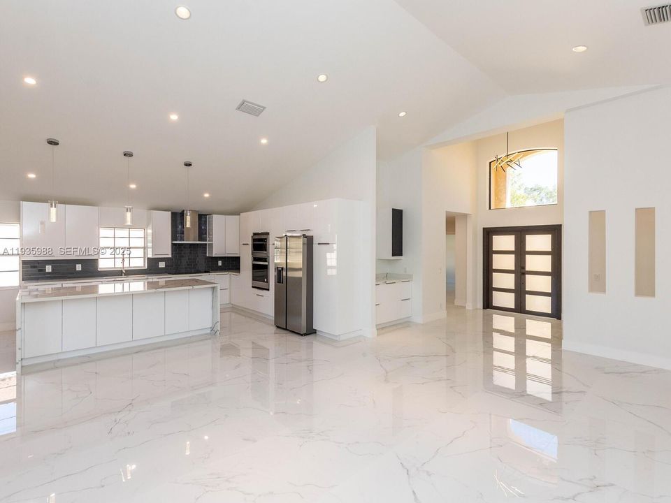 出租: $5,500 (4 贝兹, 2 浴室, 2322 平方英尺)