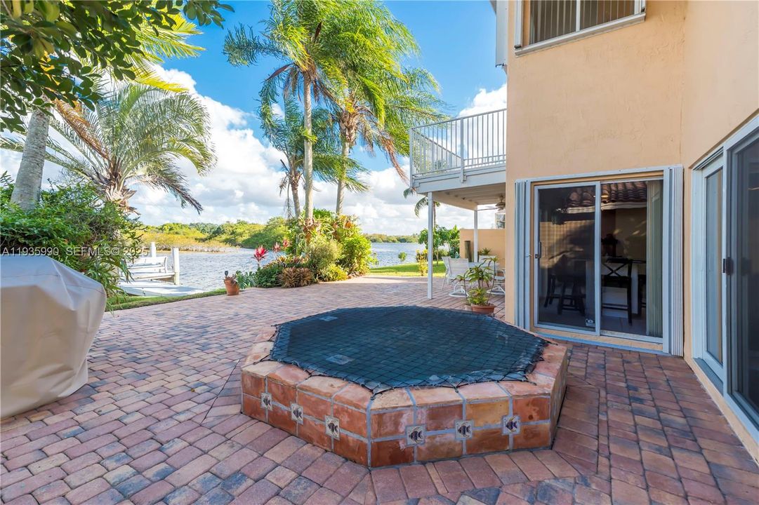 На продажу: $725,000 (4 спален, 2 ванн, 1902 Квадратных фут)