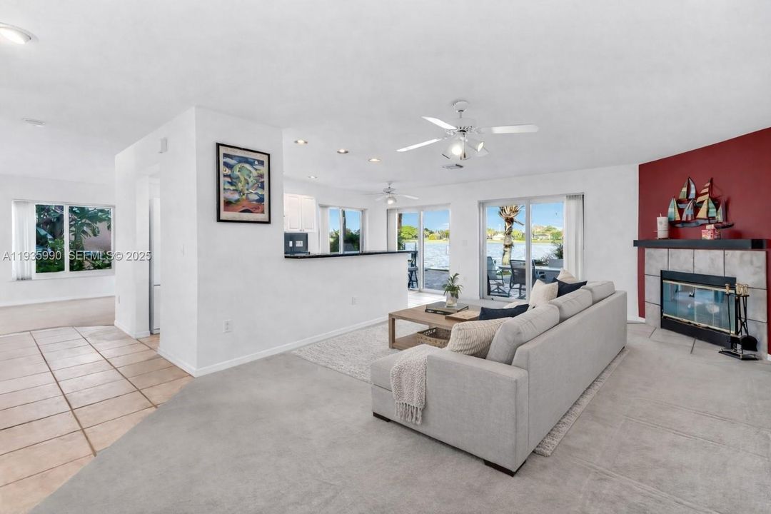 На продажу: $725,000 (4 спален, 2 ванн, 1902 Квадратных фут)