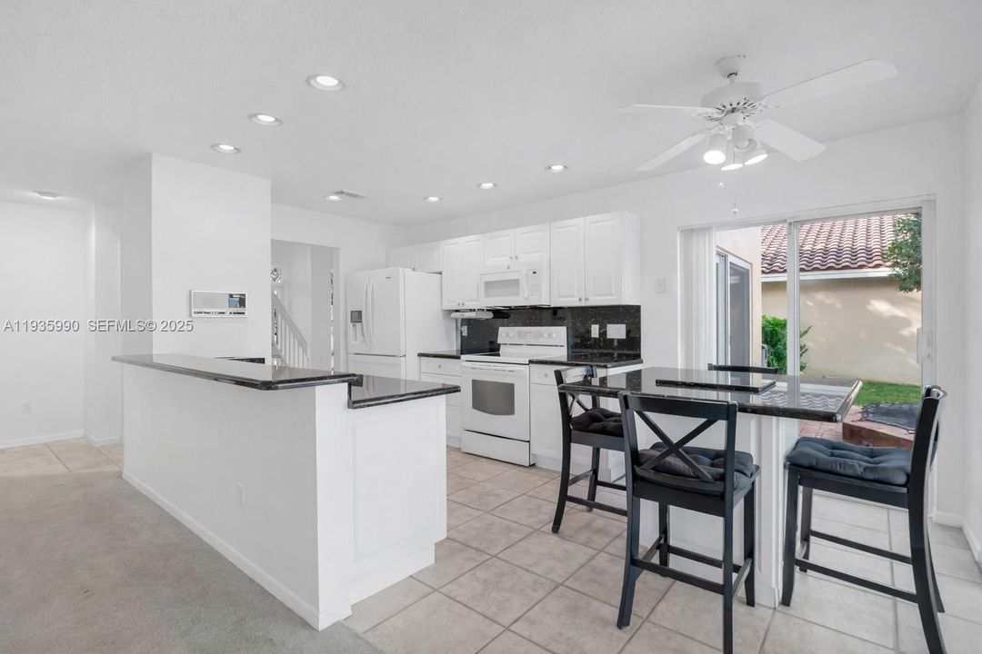 На продажу: $725,000 (4 спален, 2 ванн, 1902 Квадратных фут)