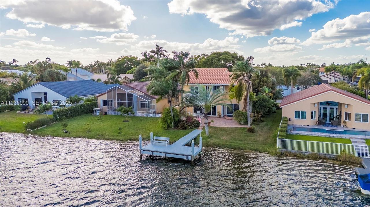 На продажу: $725,000 (4 спален, 2 ванн, 1902 Квадратных фут)