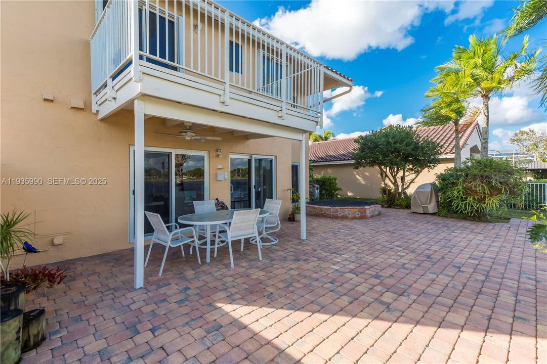 На продажу: $725,000 (4 спален, 2 ванн, 1902 Квадратных фут)