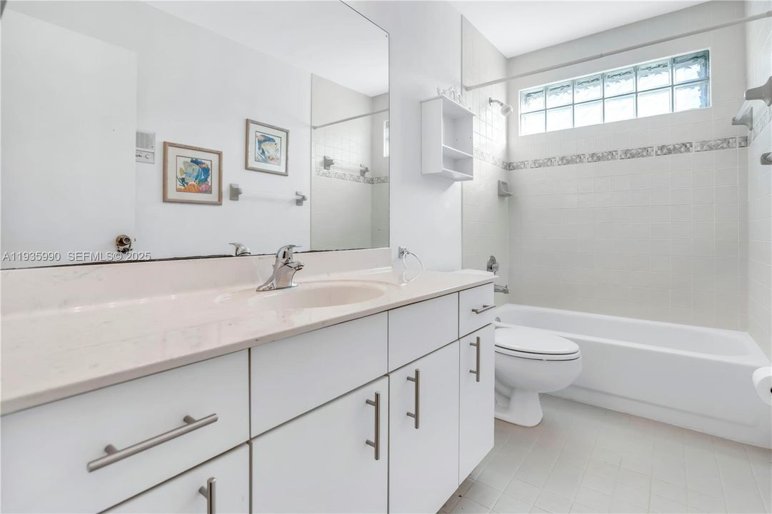 На продажу: $725,000 (4 спален, 2 ванн, 1902 Квадратных фут)