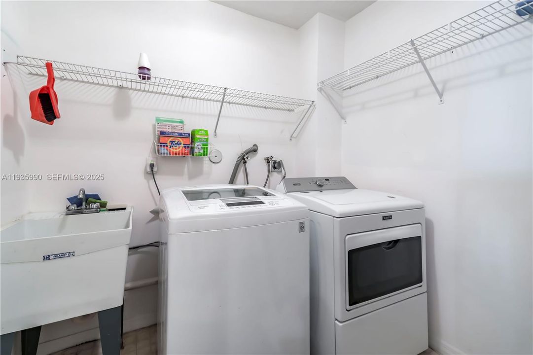 На продажу: $725,000 (4 спален, 2 ванн, 1902 Квадратных фут)