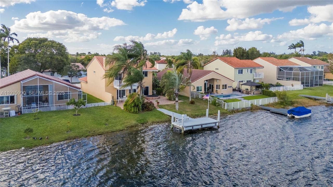 На продажу: $725,000 (4 спален, 2 ванн, 1902 Квадратных фут)