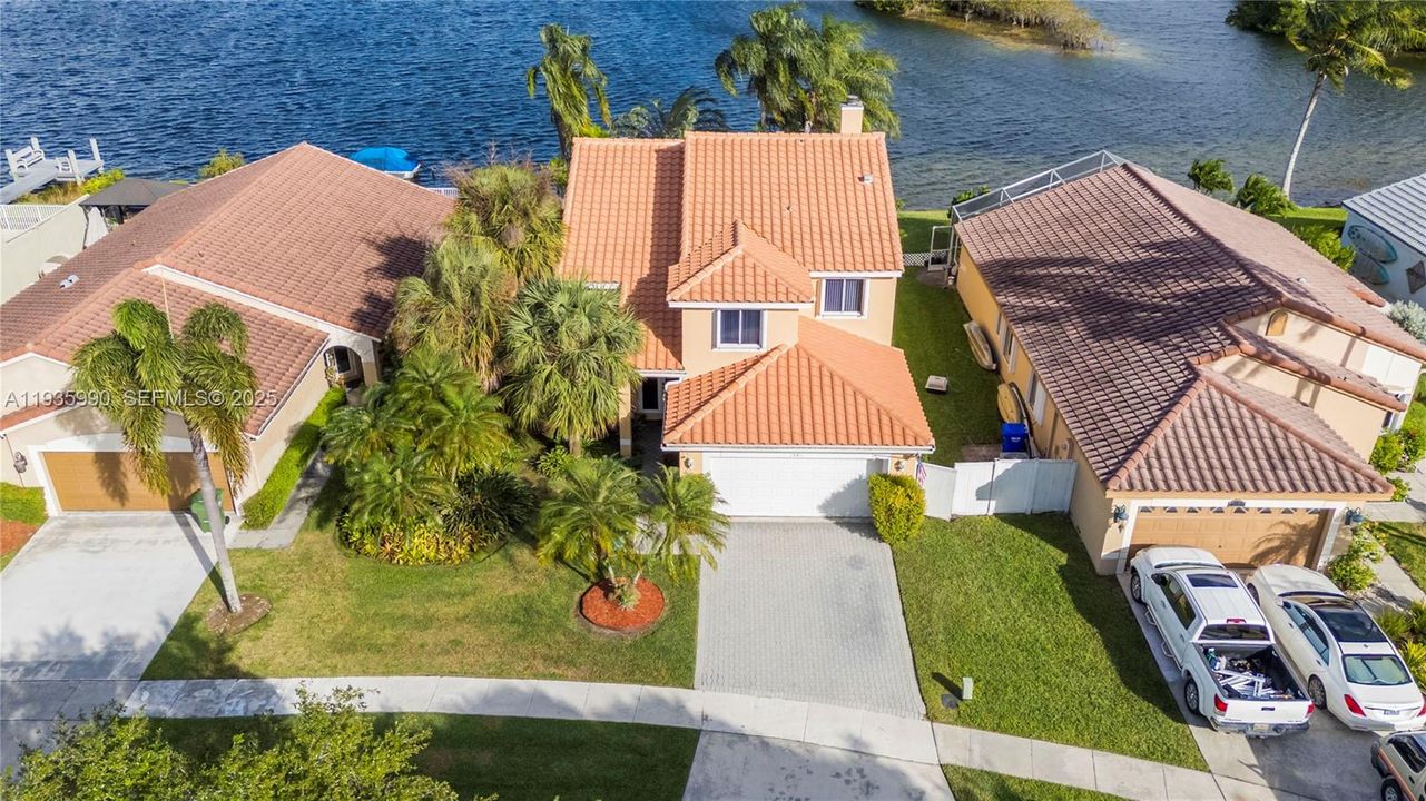 На продажу: $725,000 (4 спален, 2 ванн, 1902 Квадратных фут)